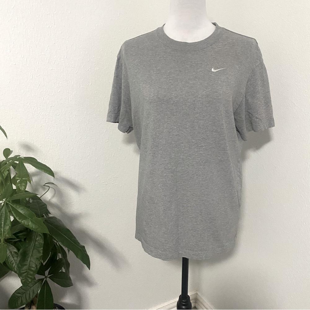 Nike Unisex Small Embroidered Swoosh Logo Short Sleeve T-Shirt Gray
